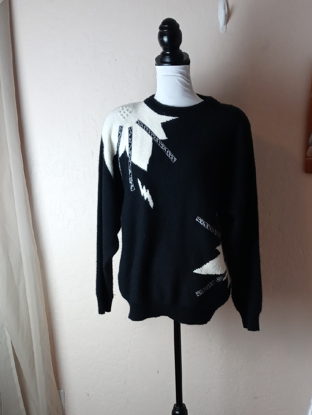 Amanda Vintage Black and White Graphic Crewneck Sweater